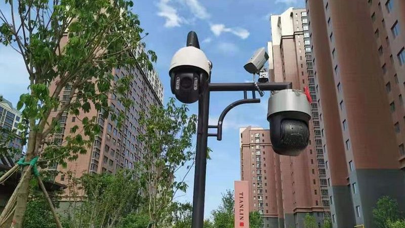 目前市场上常见的户外道闸机箱材质主要有以下几种：